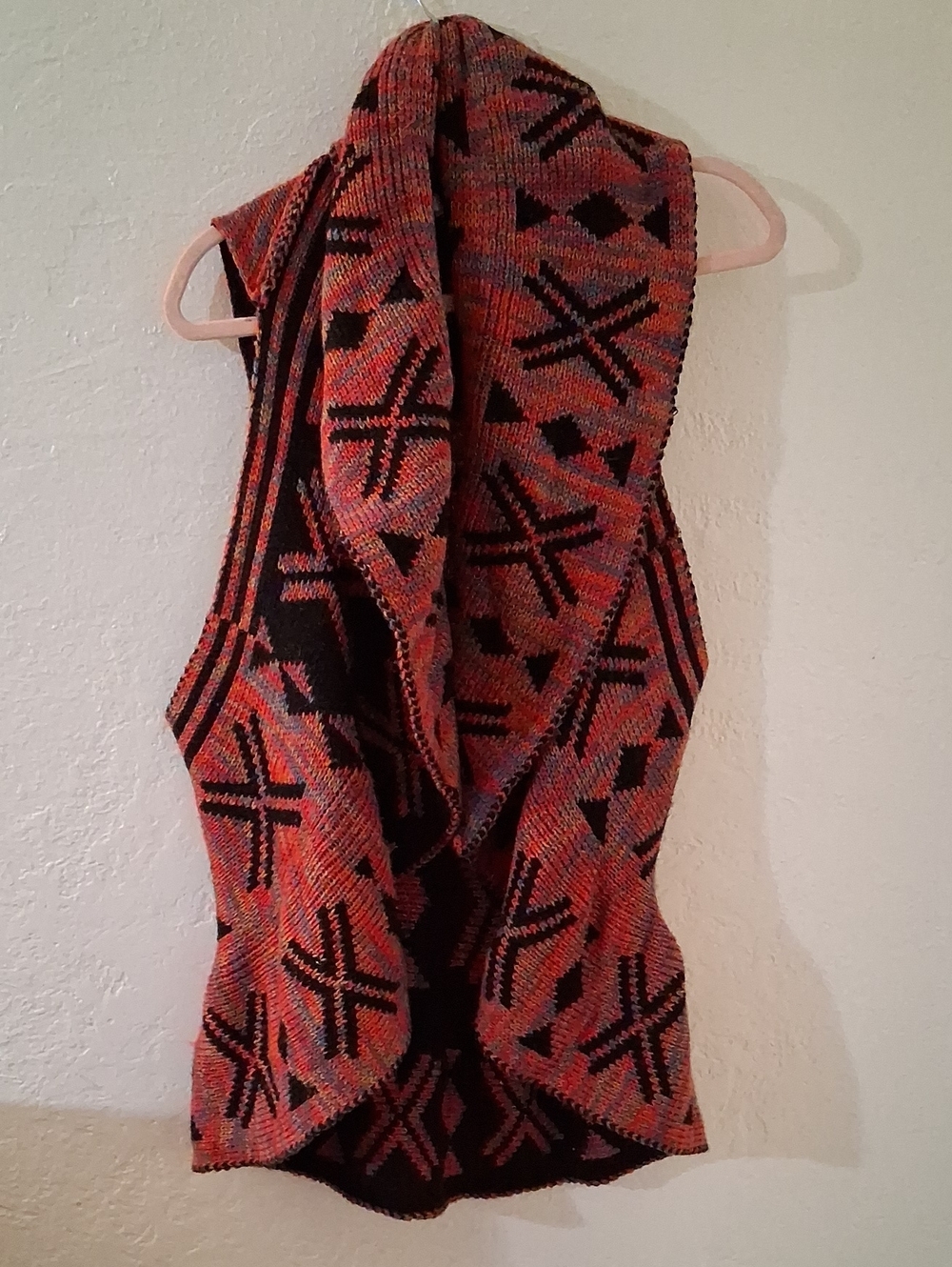 Open Front Knit Vest in Black and Rust Pattern